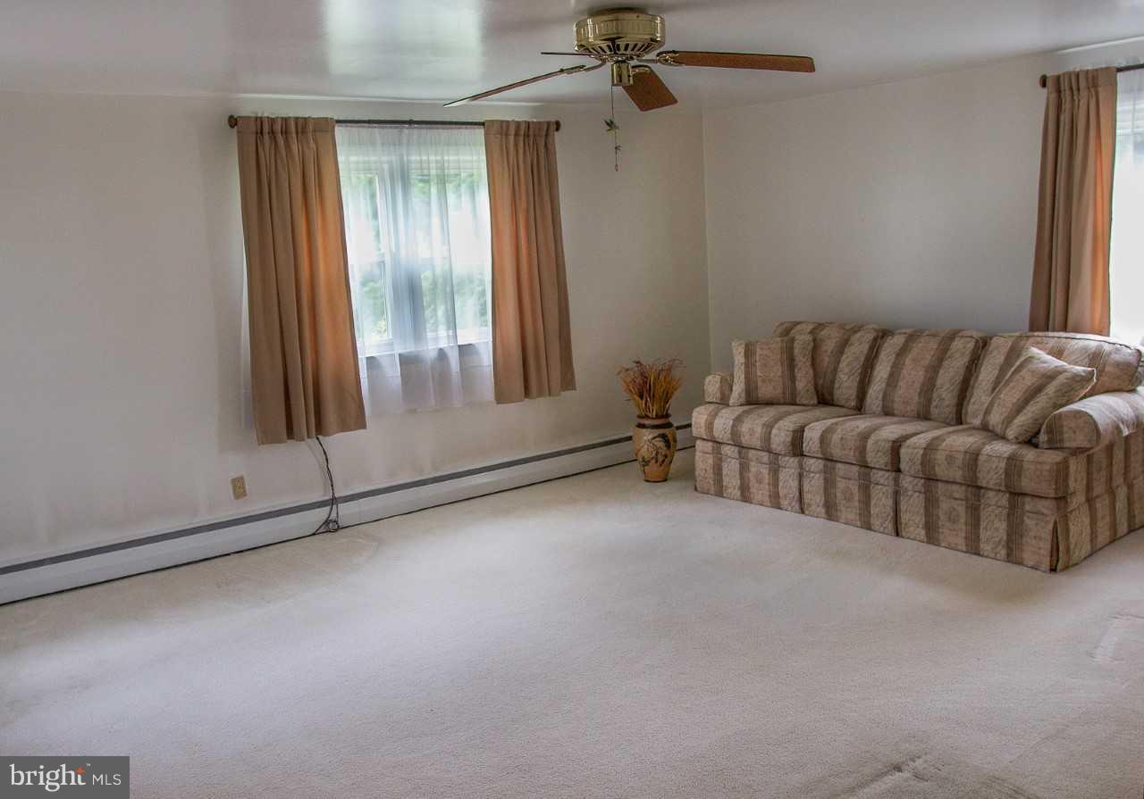 904 Starbit Road Baltimore, MD 21286 - Photo 17 of 26 Family Room