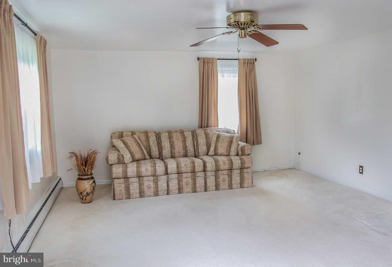 904 Starbit Road Baltimore, MD 21286 - Photo 18 of 26 Family Room