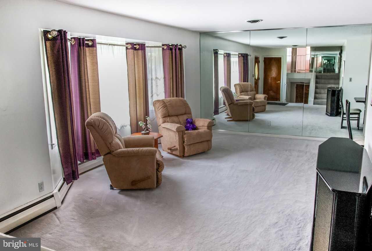 904 Starbit Road Baltimore, MD 21286 - Photo 3 of 26 Living Room