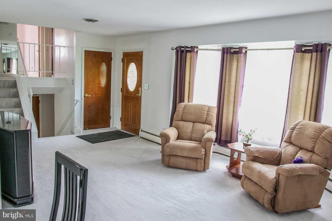 904 Starbit Road Baltimore, MD 21286 - Photo 4 of 26 Living Room