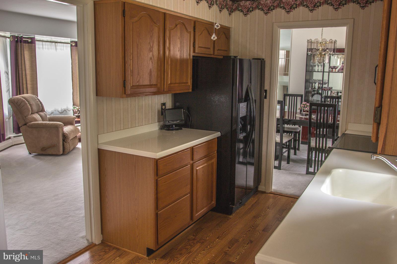 904 Starbit Road Baltimore, MD 21286 - Photo 6 of 26 Kitchen