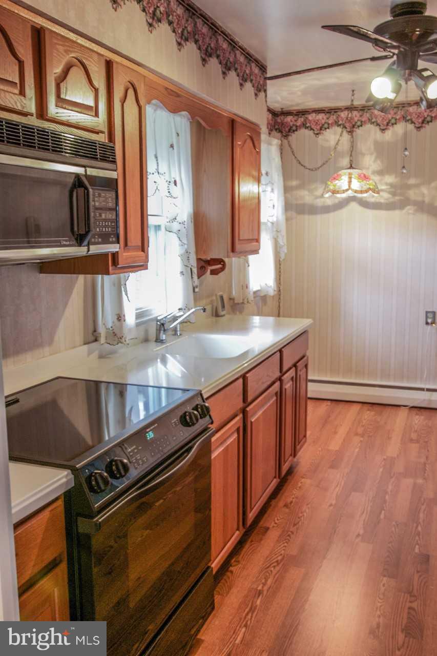 904 Starbit Road Baltimore, MD 21286 - Photo 7 of 26 Updated Kitchen w/ Corian Counters
