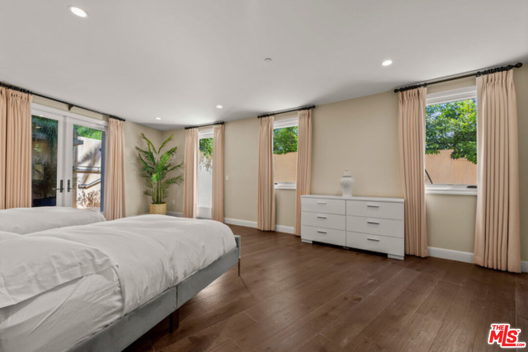 1825 Pandora Avenue, Unit 101 Los Angeles, CA 90025 - Photo 15 of 39