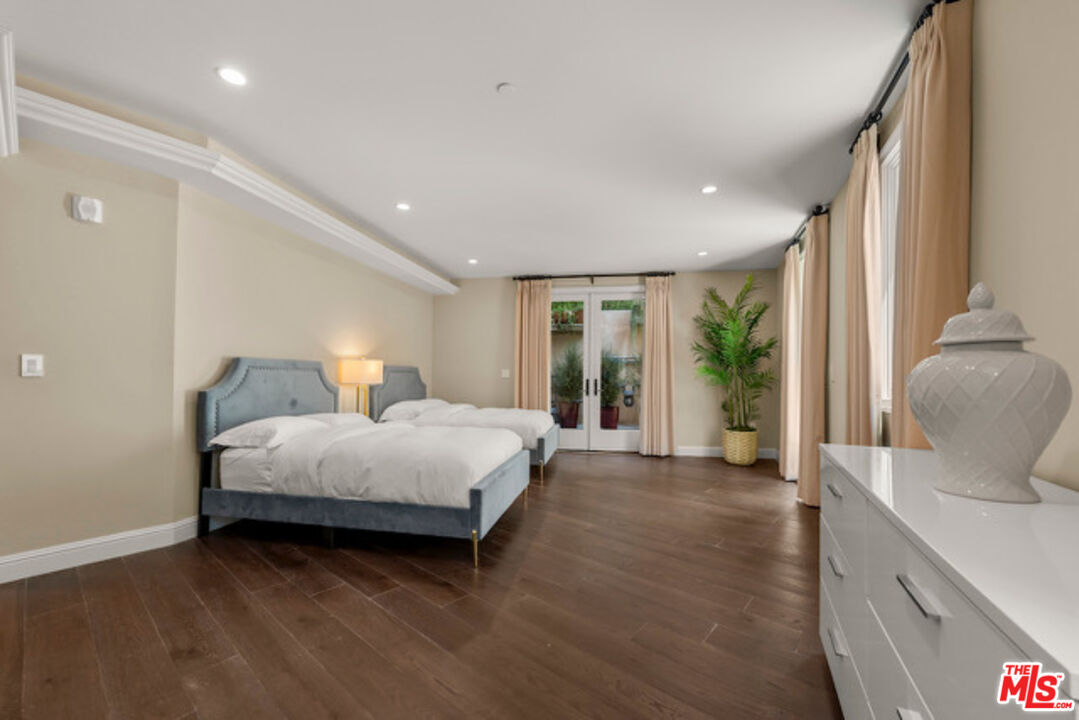 1825 Pandora Avenue, Unit 101 Los Angeles, CA 90025 - Photo 16 of 39