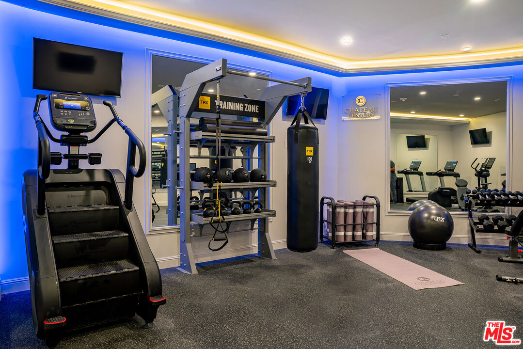 1825 Pandora Avenue, Unit 101 Los Angeles, CA 90025 - Photo 32 of 39