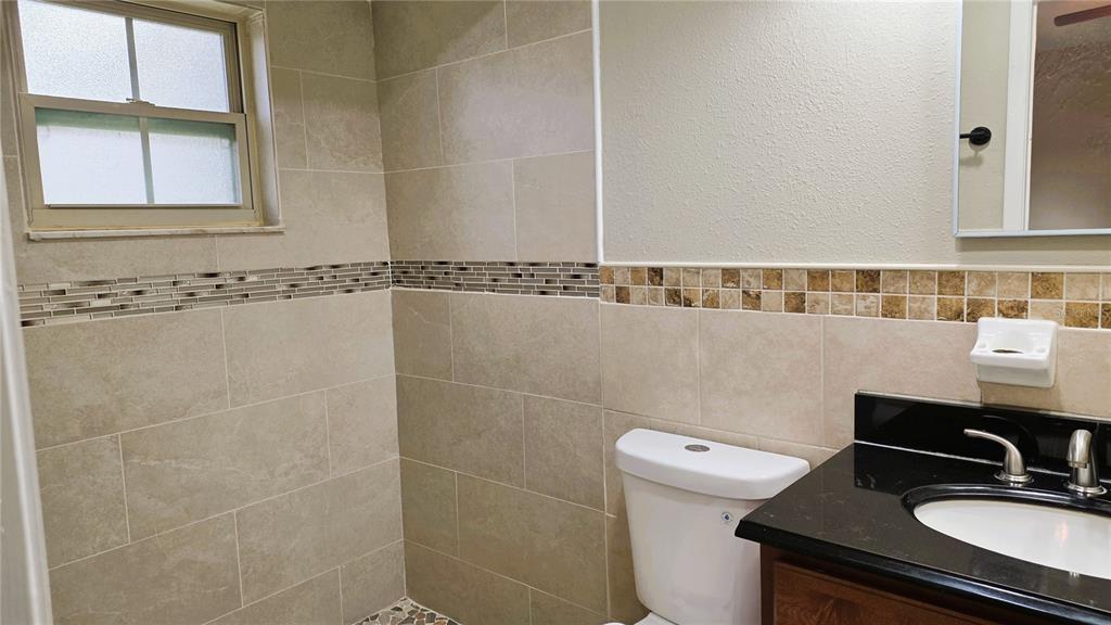 401 Noya Lane Apopka, FL 32712 - Photo 8 of 14 a bathroom with a sink a toilet and shower