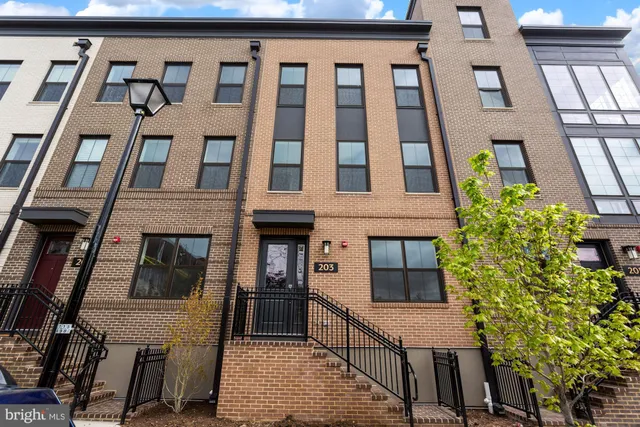 $7,500 | 203 Montgomery Street, Alexandria, VA 22314