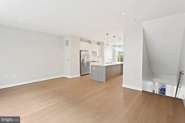 $7,500 | 203 Montgomery Street, Alexandria, VA 22314