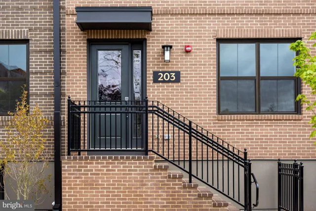 $7,500 | 203 Montgomery Street, Alexandria, VA 22314