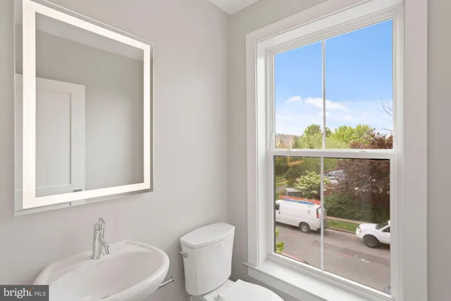 $7,500 | 203 Montgomery Street, Alexandria, VA 22314