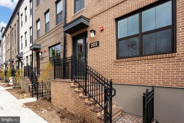 $7,500 | 203 Montgomery Street, Alexandria, VA 22314