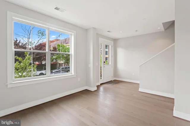 $7,500 | 203 Montgomery Street, Alexandria, VA 22314