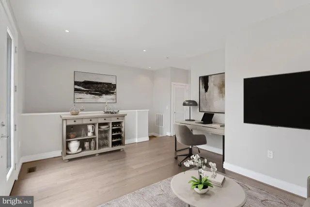 $7,500 | 203 Montgomery Street, Alexandria, VA 22314