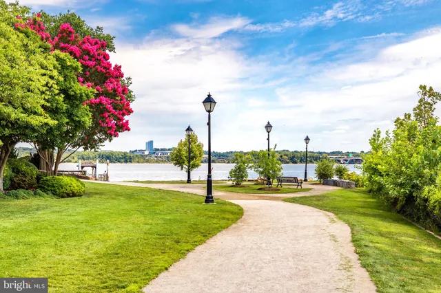 $7,500 | 203 Montgomery Street, Alexandria, VA 22314