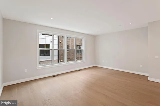 $7,500 | 203 Montgomery Street, Alexandria, VA 22314