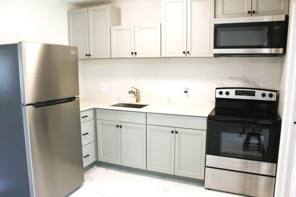 $2,100 | 2719 Peer Lane, Delray Beach, FL 33445