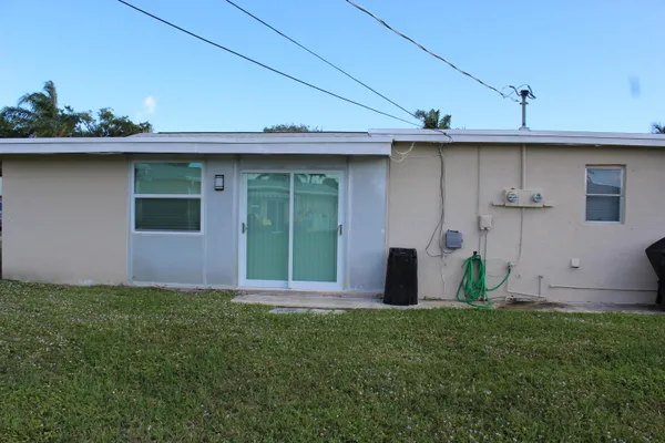 $2,100 | 2719 Peer Lane, Delray Beach, FL 33445