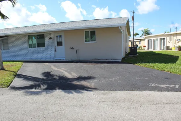 $2,100 | 2719 Peer Lane, Delray Beach, FL 33445