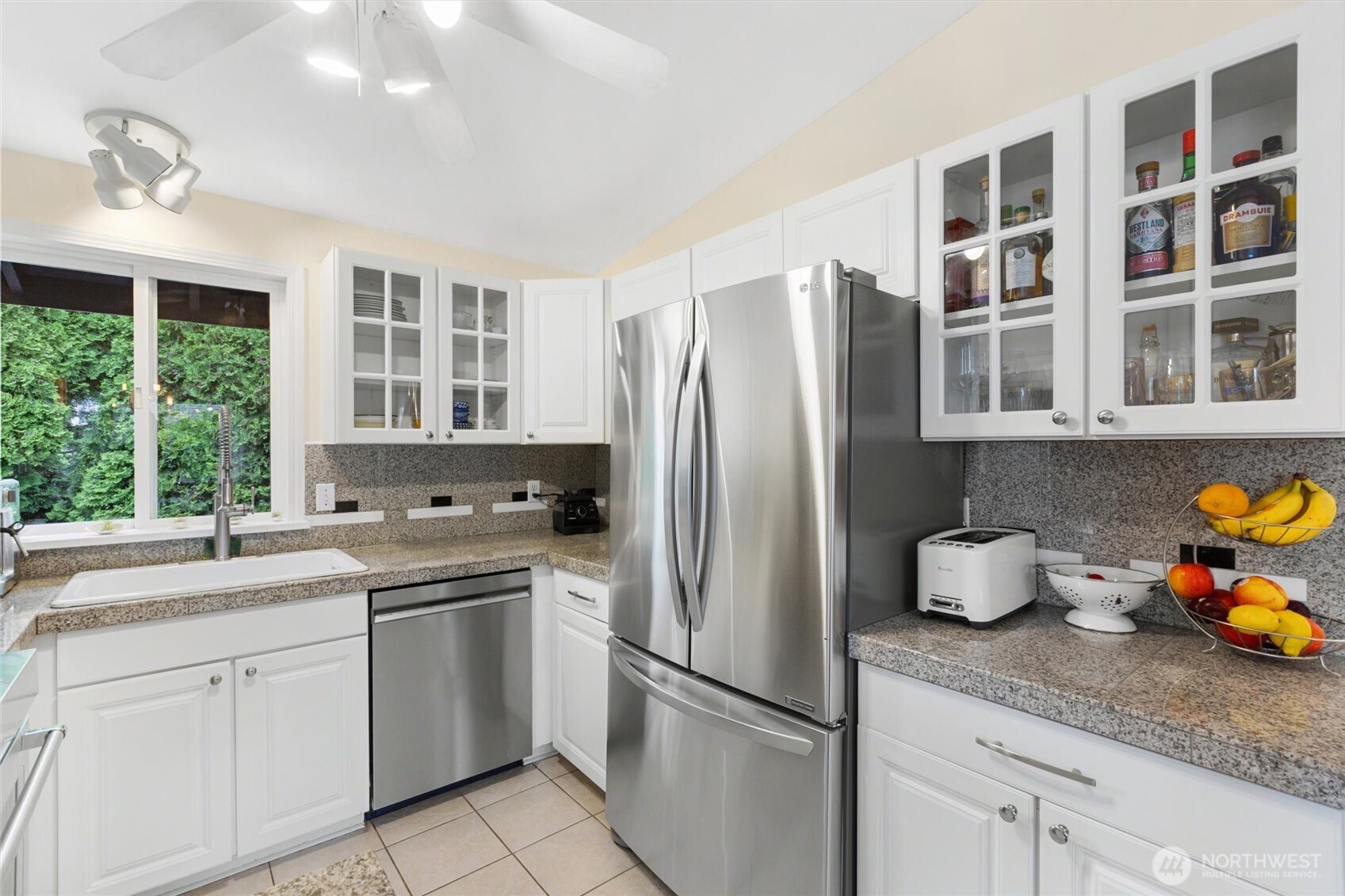 3238 Walnut Avenue Southwest Seattle, WA 98116 - Photo 13 of 40