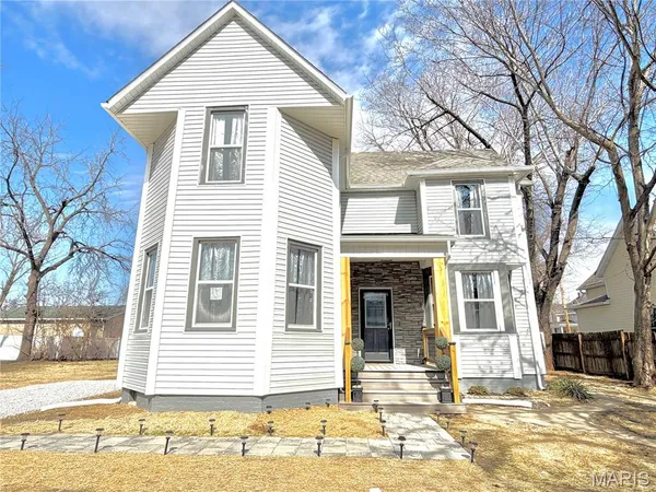 $278,900 | 418 West 3rd Street, O'Fallon, IL 62269