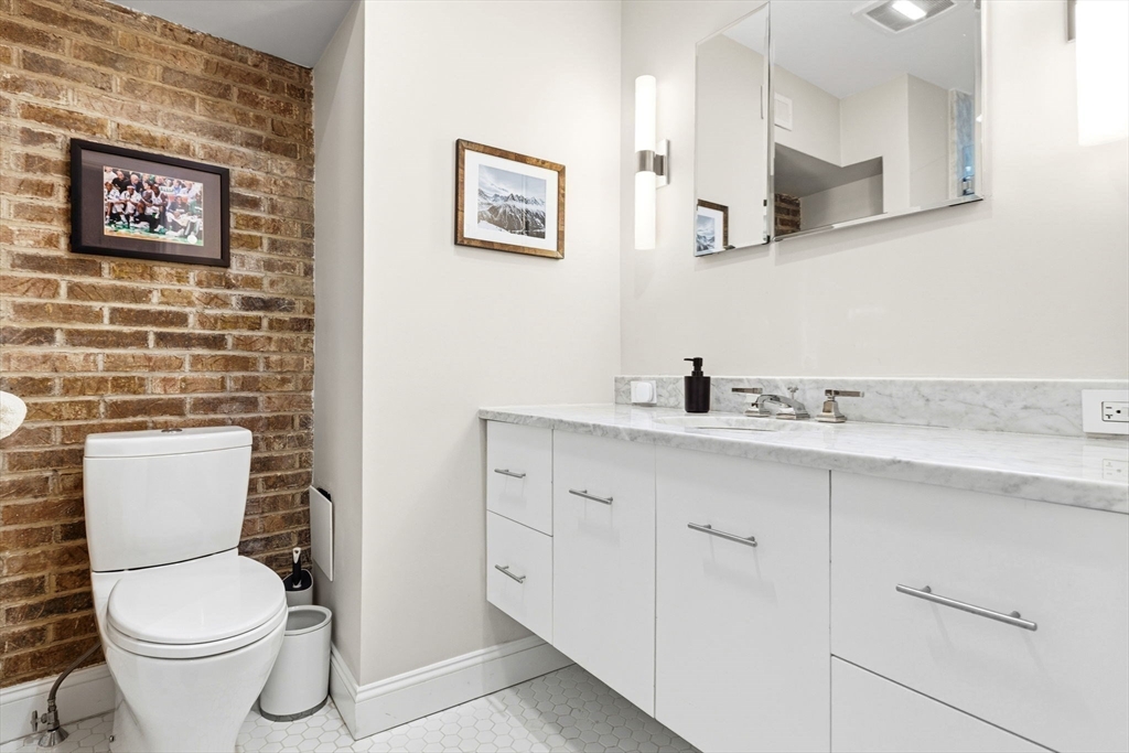 159 Salem Street, Unit 4 Boston, MA 02113 - Photo 9 of 26