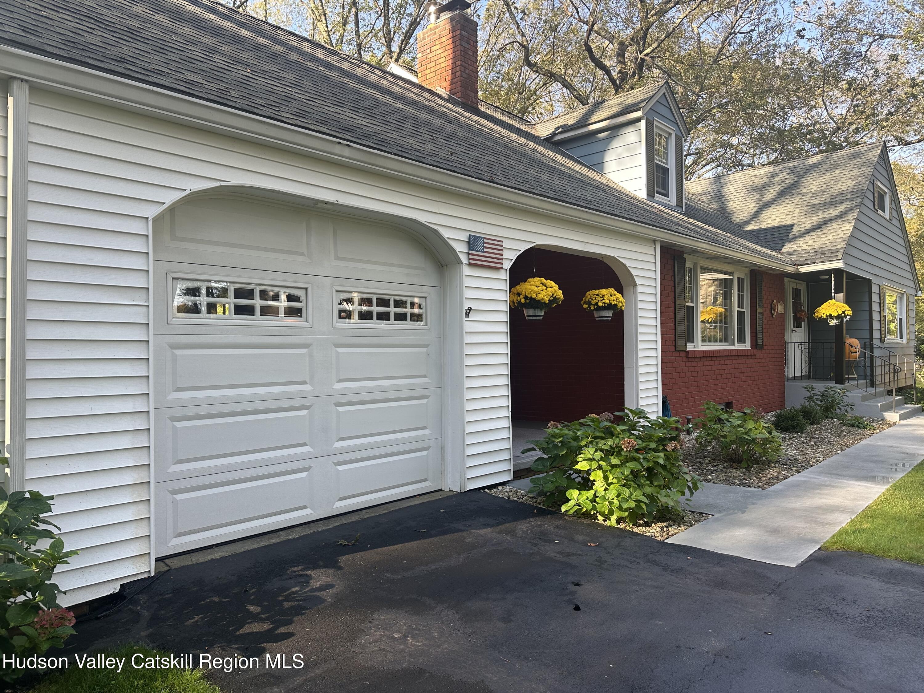 159 Mountain View Road Tillson, NY 12486 - Photo 3 of 25 03