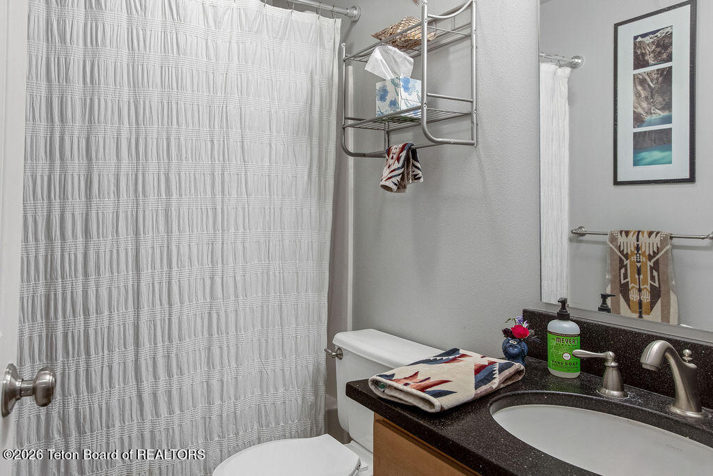 865 Seneca Lane Jackson, WY 83001 - Photo 16 of 35 Guest Bathroom I