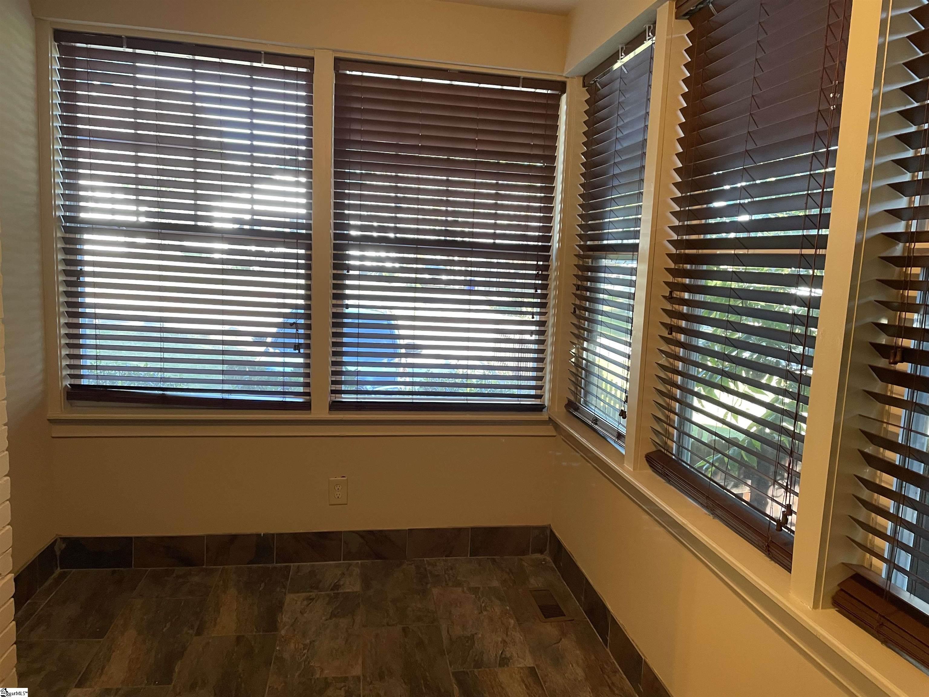 103 Ackley Road Greenville, SC 29607 - Photo 23 of 33