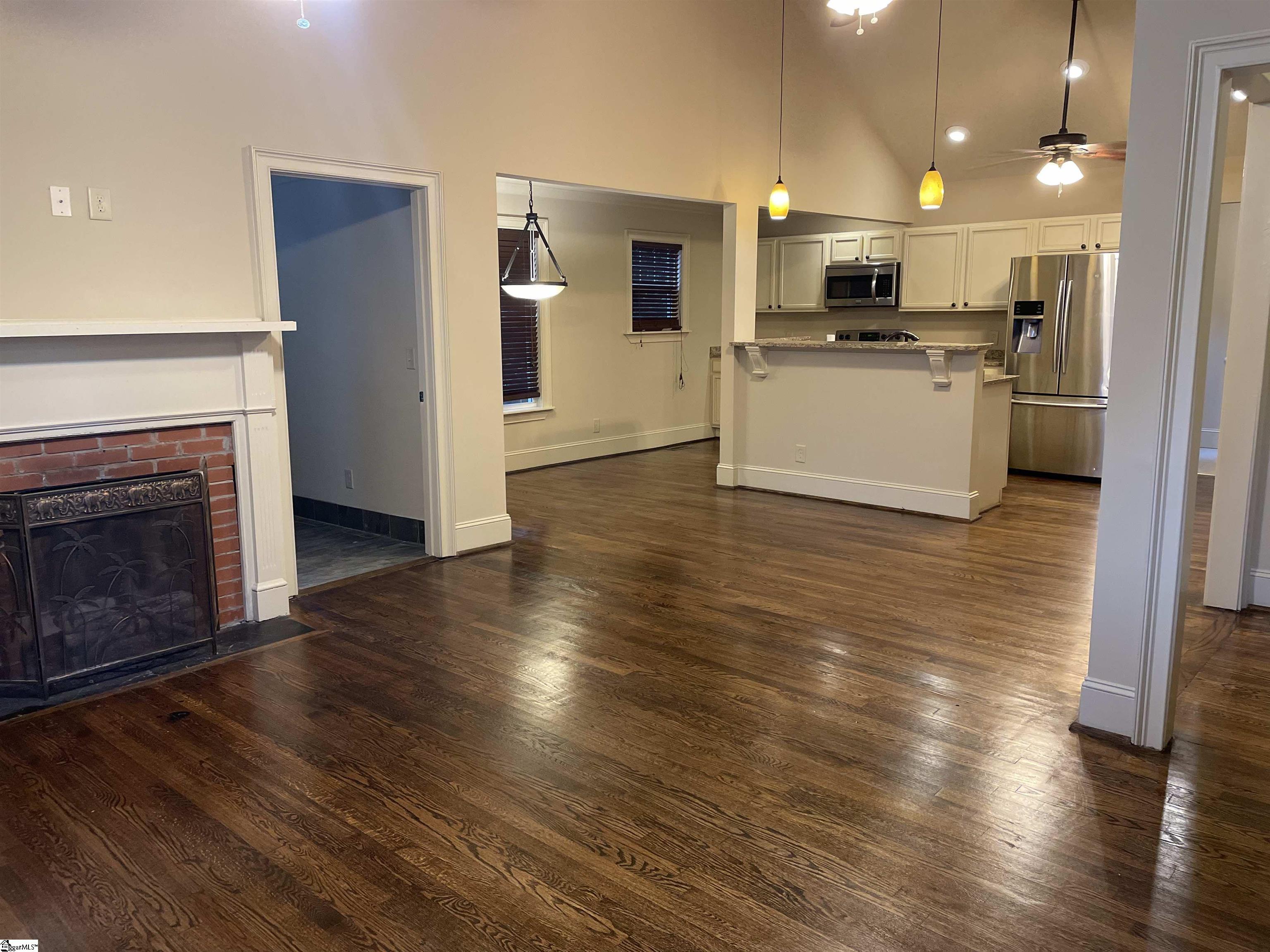 103 Ackley Road Greenville, SC 29607 - Photo 5 of 33