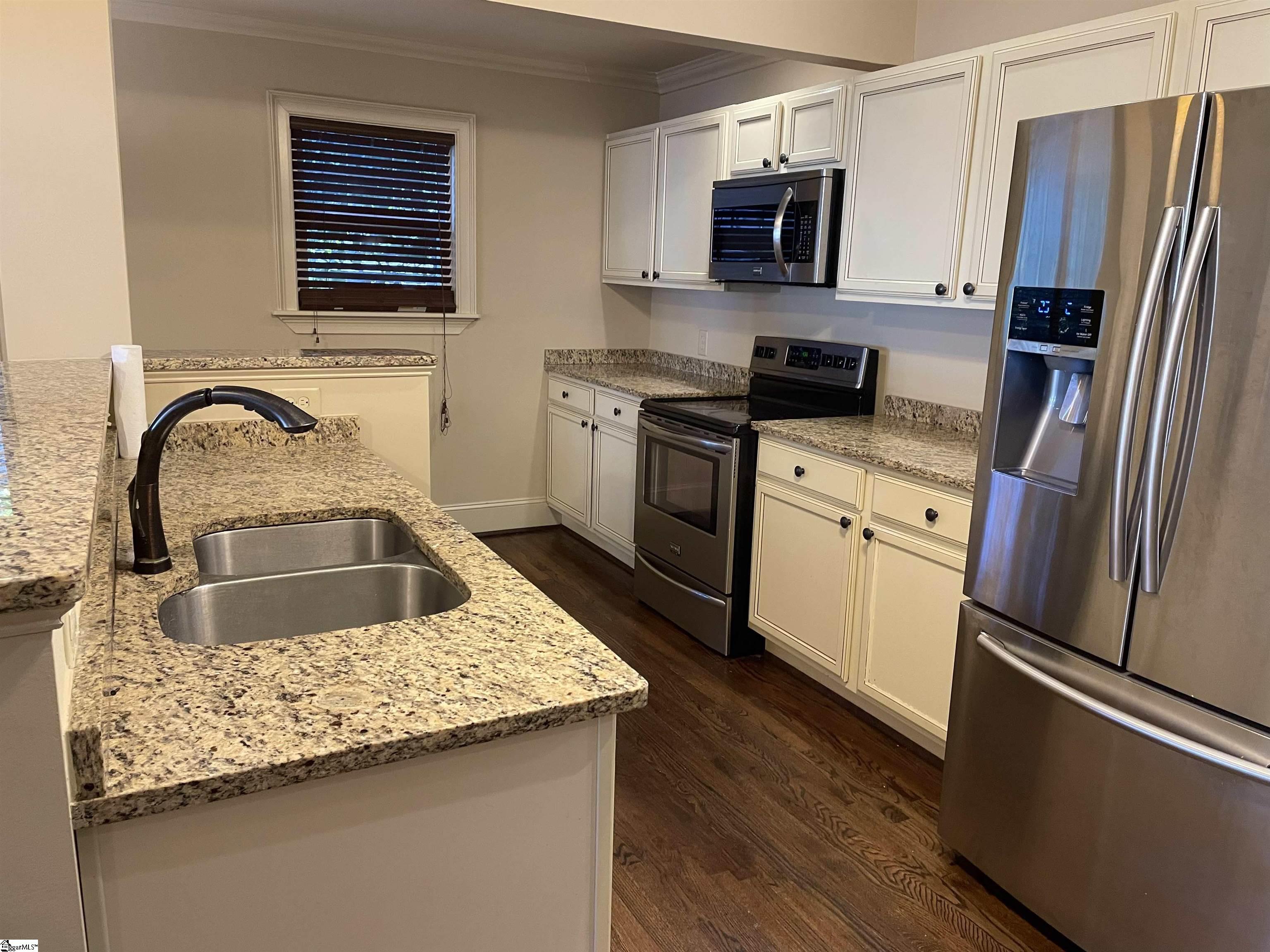 103 Ackley Road Greenville, SC 29607 - Photo 8 of 33