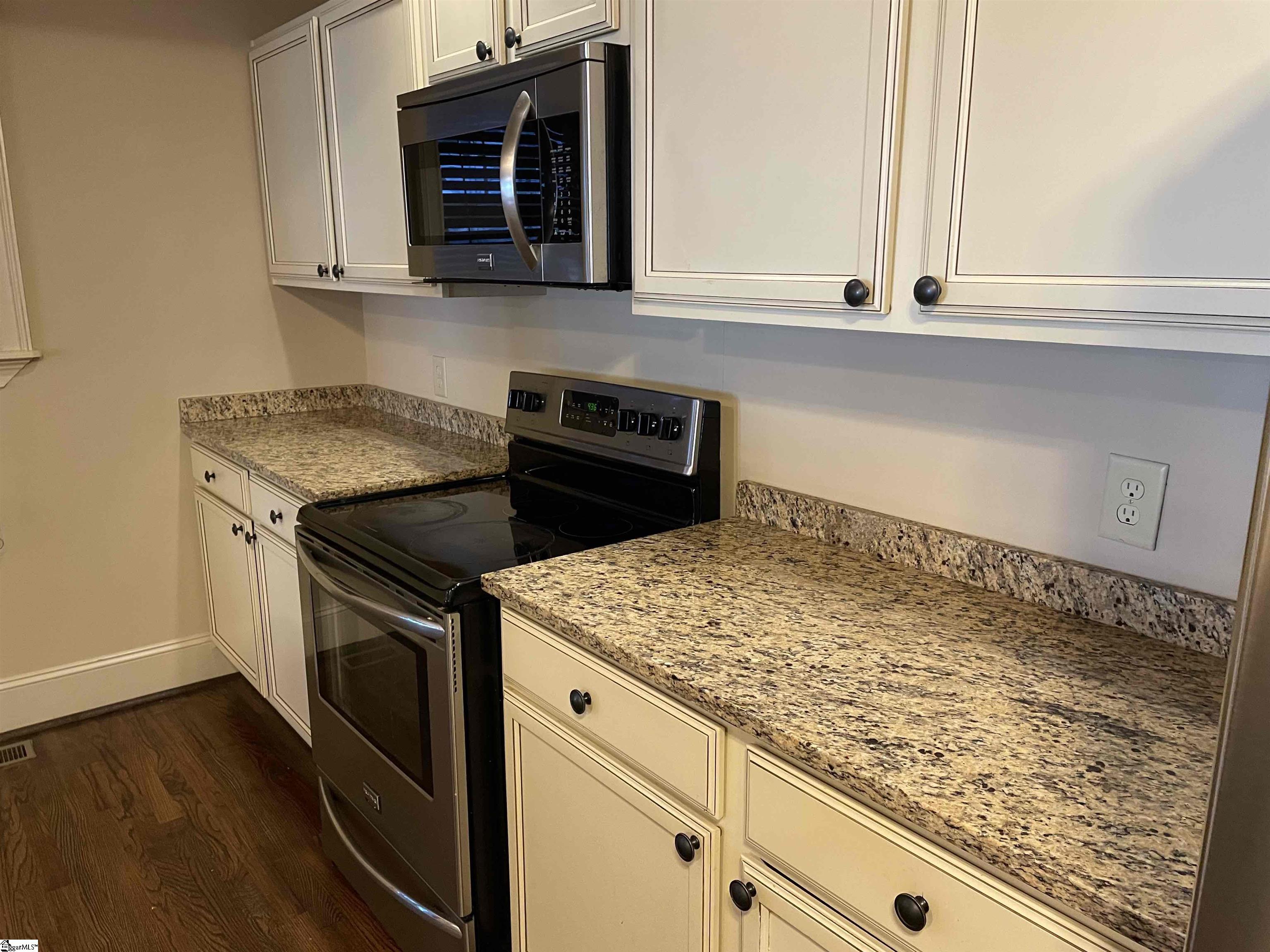 103 Ackley Road Greenville, SC 29607 - Photo 10 of 33