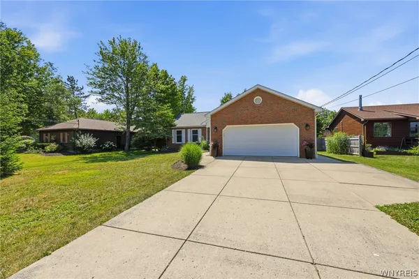 $315,000 | 6370 Versailles Road, Hamburg, NY 14085
