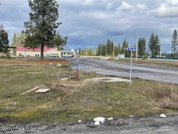 $700,000 | 29269 North Old Highway 95, Athol, ID 83801