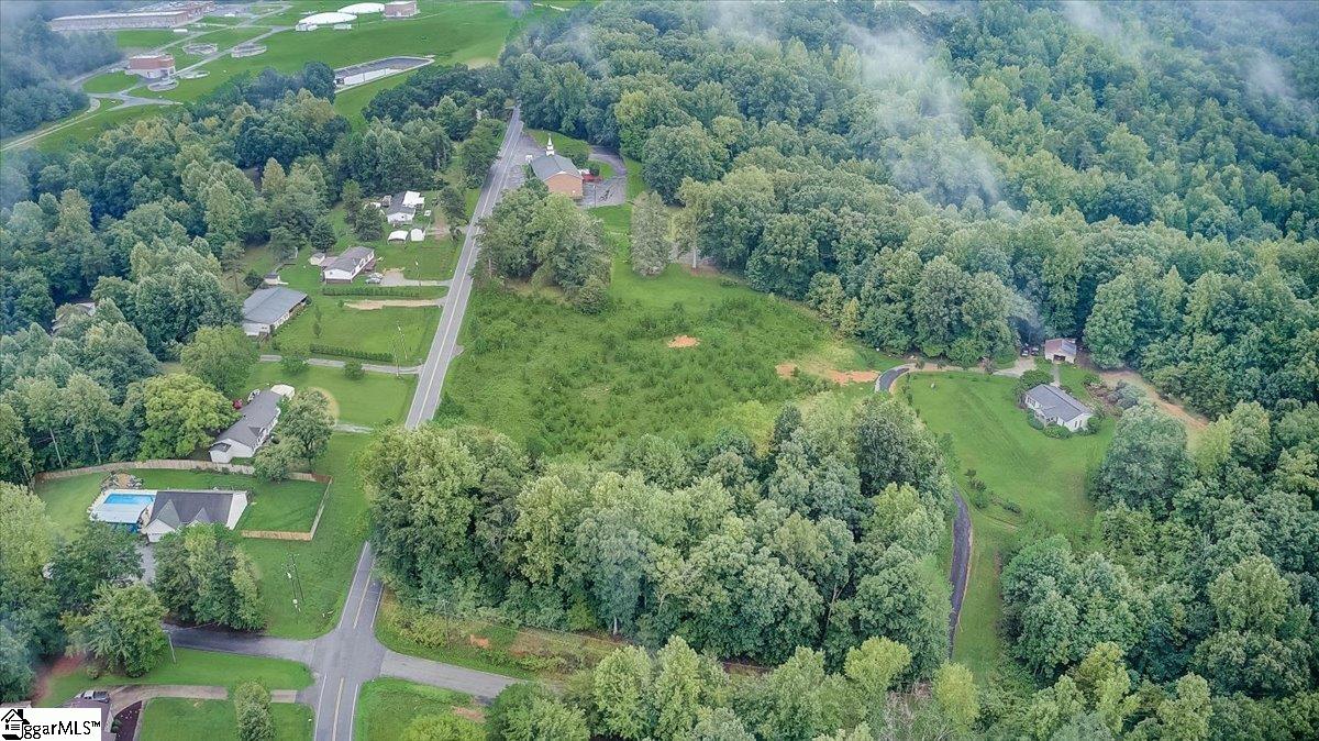 139 Pleasant Retreat Road Travelers Rest, SC 29690 - Photo 5 of 32
