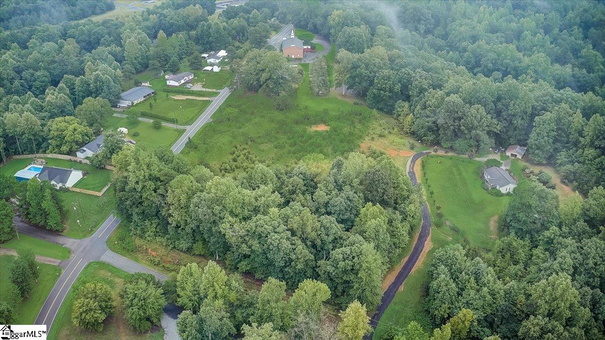 139 Pleasant Retreat Road Travelers Rest, SC 29690 - Photo 6 of 32