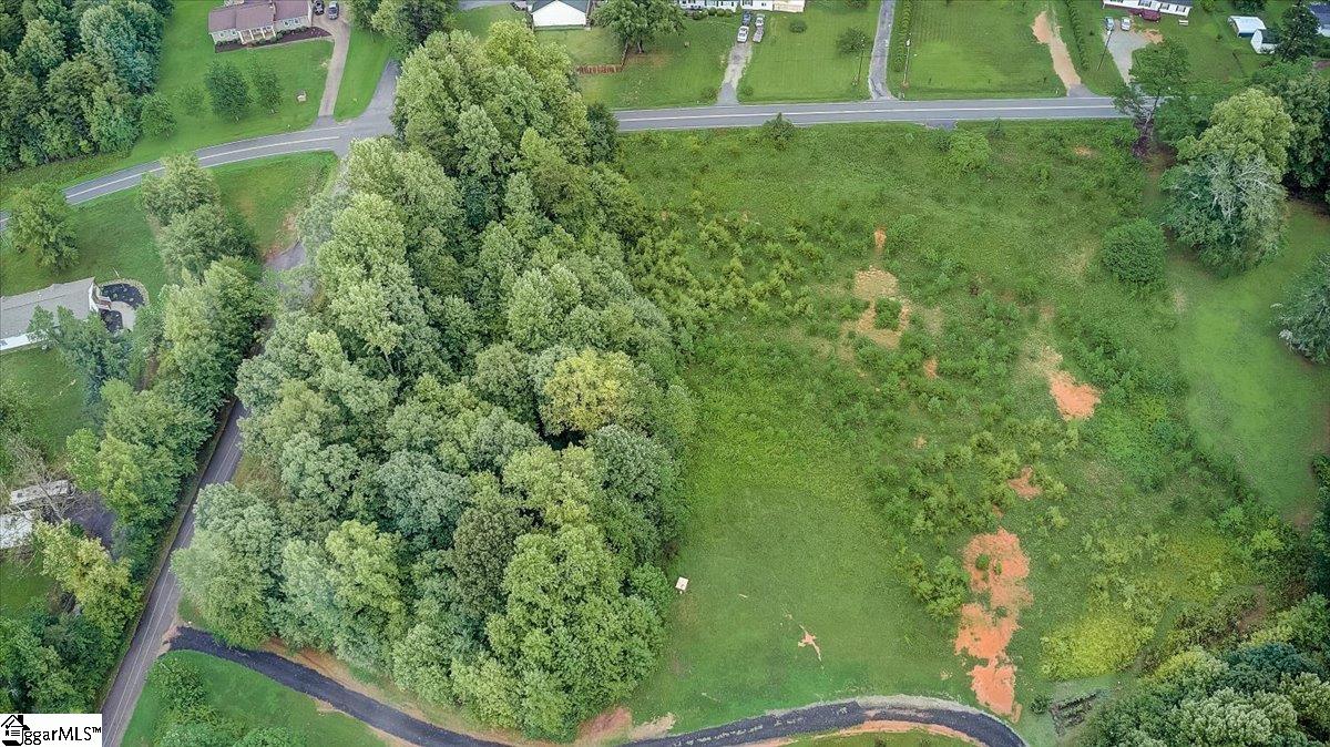 139 Pleasant Retreat Road Travelers Rest, SC 29690 - Photo 7 of 32