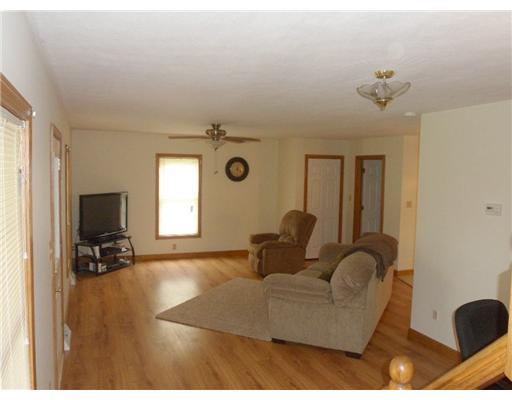 77 North Summit Road Greenville, PA 16125 - Photo 4 of 10 Living Room.