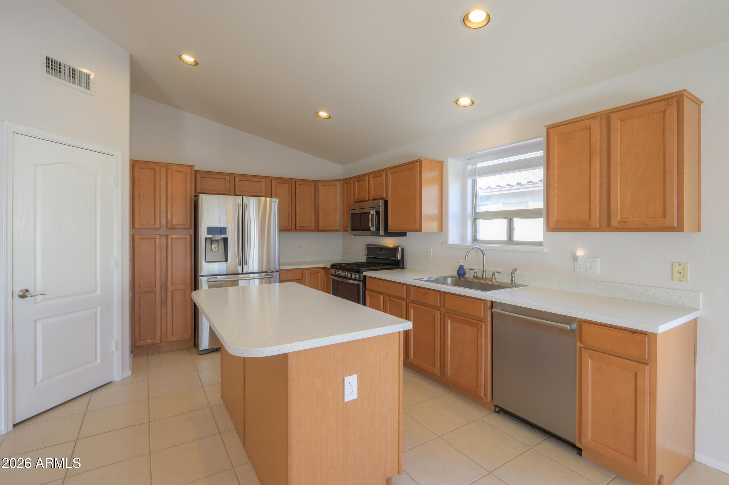 22723 North Aaron Road Maricopa, AZ 85138 - Photo 5 of 39 09
