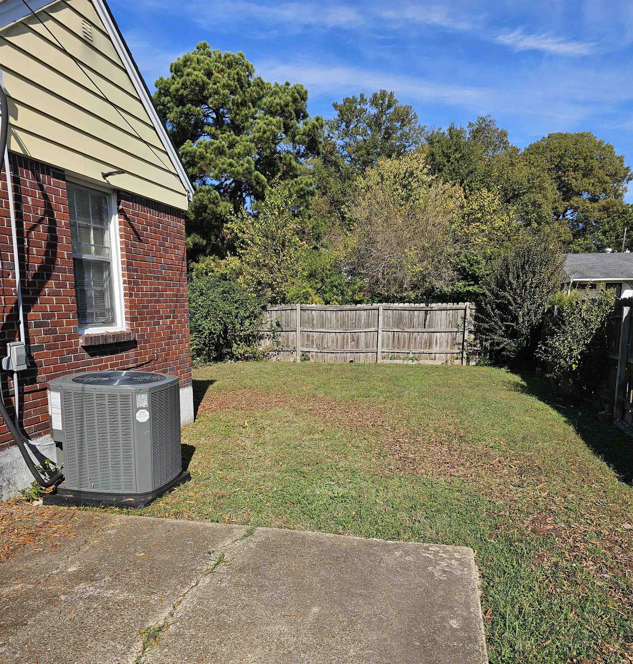 1196 Wells Station Road Memphis, TN 38122 - Photo 8 of 20 View of yard