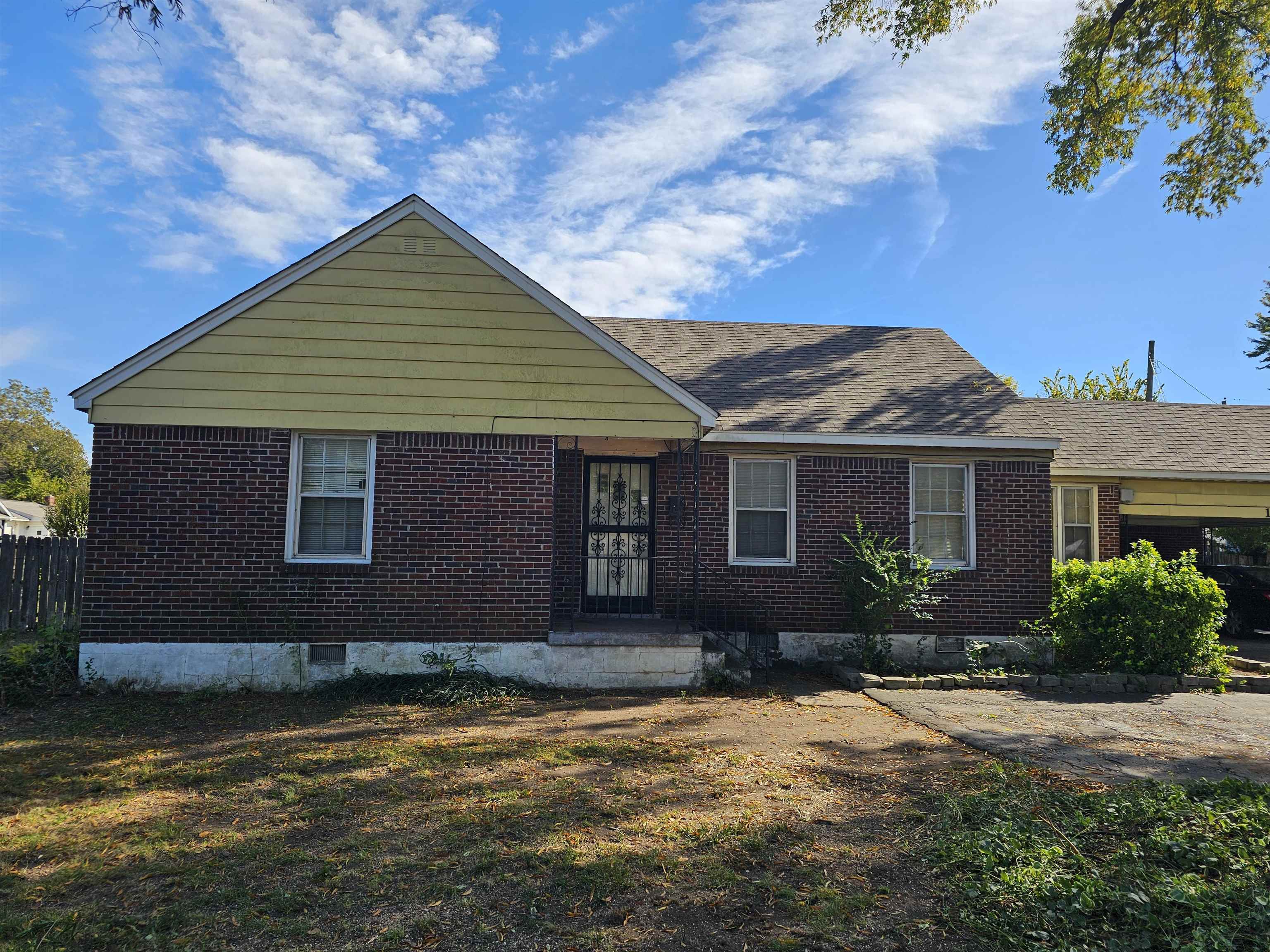 1196 Wells Station Road Memphis, TN 38122 - Photo 9 of 20 View of front of property featuring brick siding