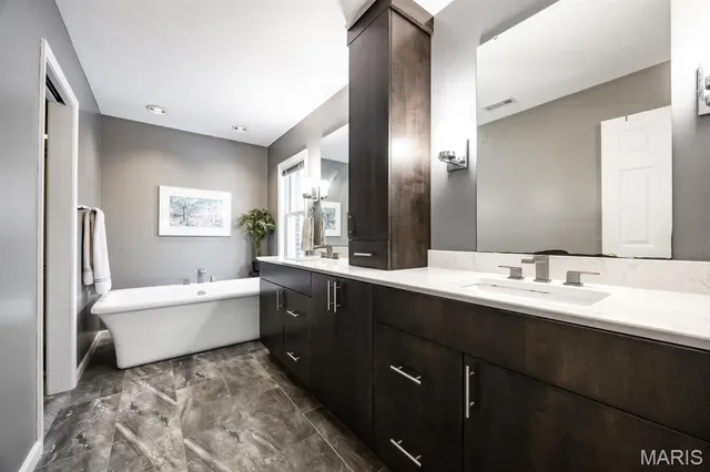 $859,000 | 160 Stonehaven Court, O'Fallon, IL 62269