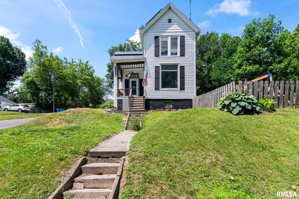 $199,900 | 221 South 9th Street, Petersburg, IL 62675