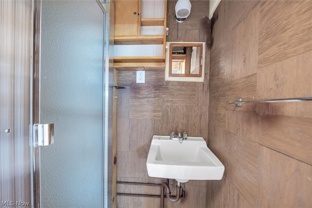 730 Edgewood Road Cleveland, OH 44143 - Photo 27 of 35 Full Bath