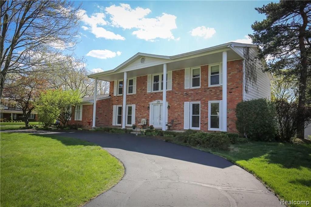 925 Bridgestone Drive Rochester Hills, MI 48309 - Photo 2 of 54