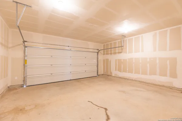 $1,700 | 5631 Pearl Meadow, Converse, TX 78109