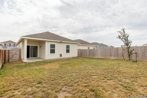 $1,700 | 5631 Pearl Meadow, Converse, TX 78109