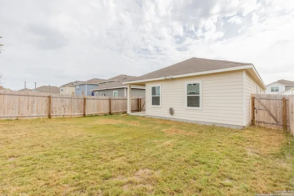 $1,700 | 5631 Pearl Meadow, Converse, TX 78109