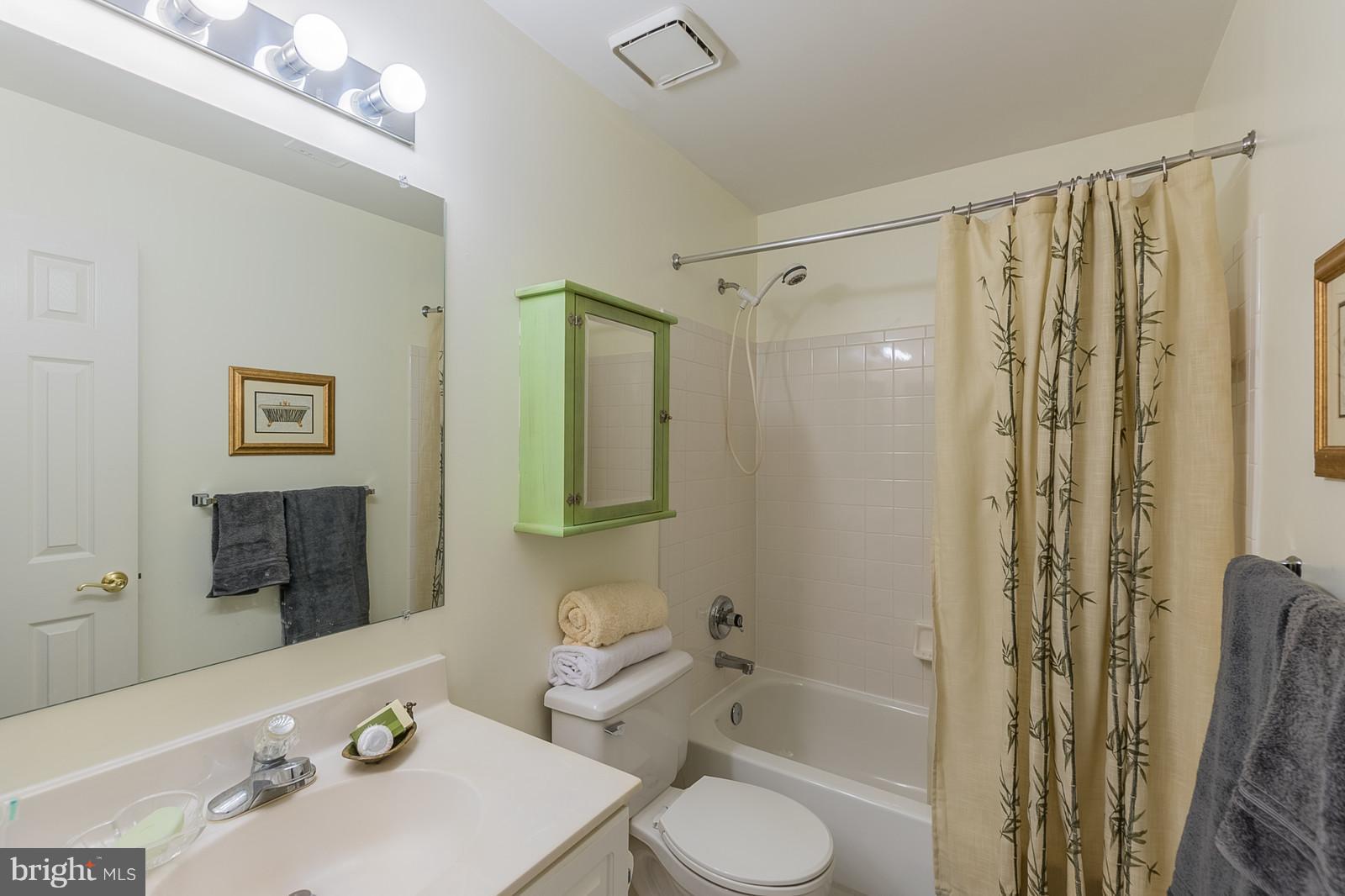 20672 Riptide Square Sterling, VA 20165 - Photo 27 of 30 2nd Full Bath