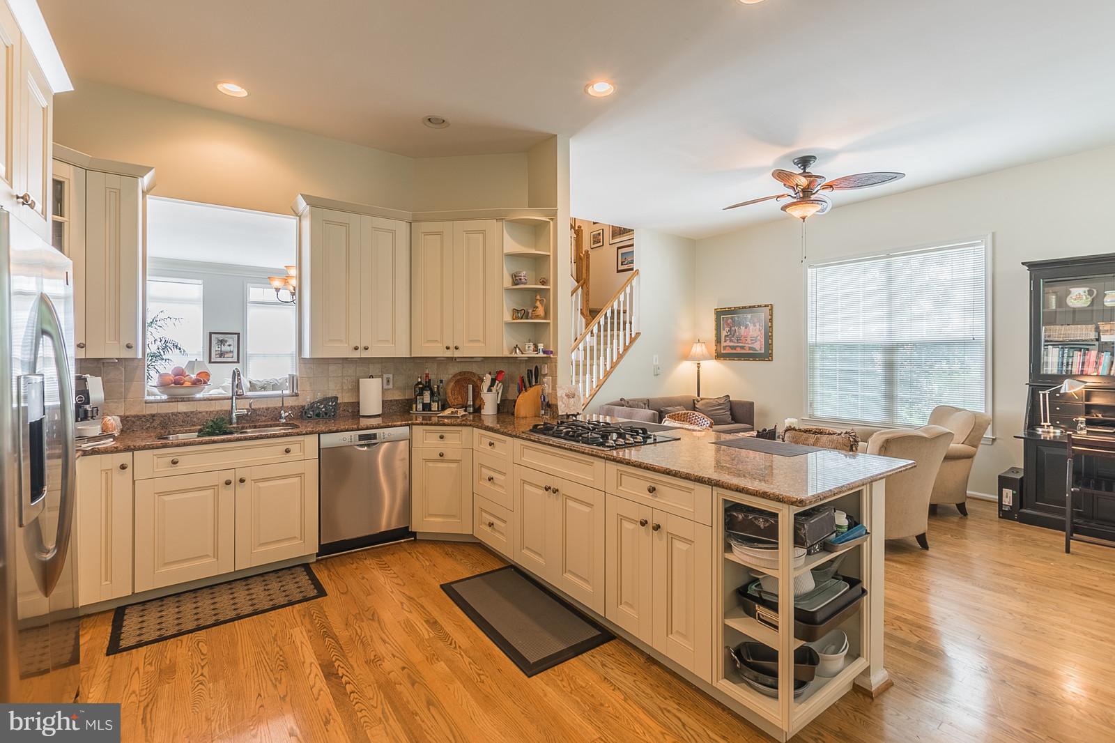 20672 Riptide Square Sterling, VA 20165 - Photo 10 of 30 An Entertaining Kitchen off the Family Room