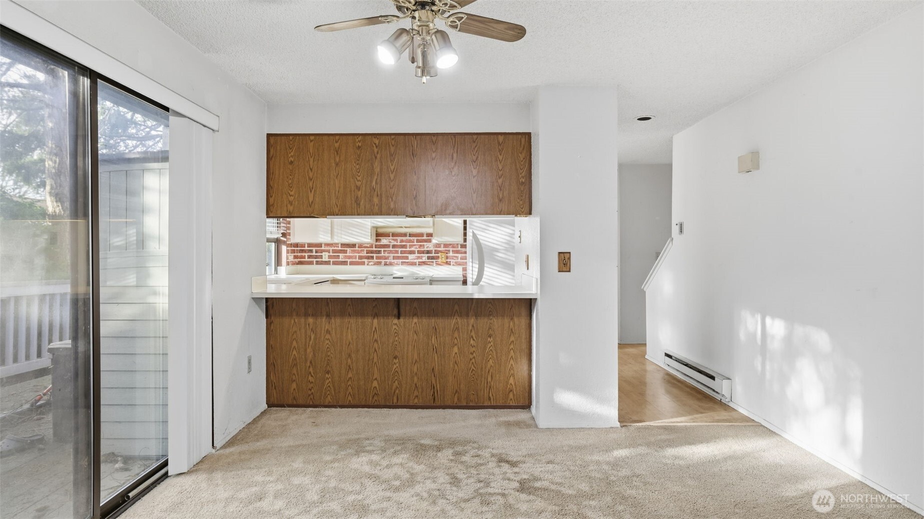 1850 Grant Avenue South, Unit D5 Renton, WA 98055 - Photo 9 of 25 a view of an entryway with a window